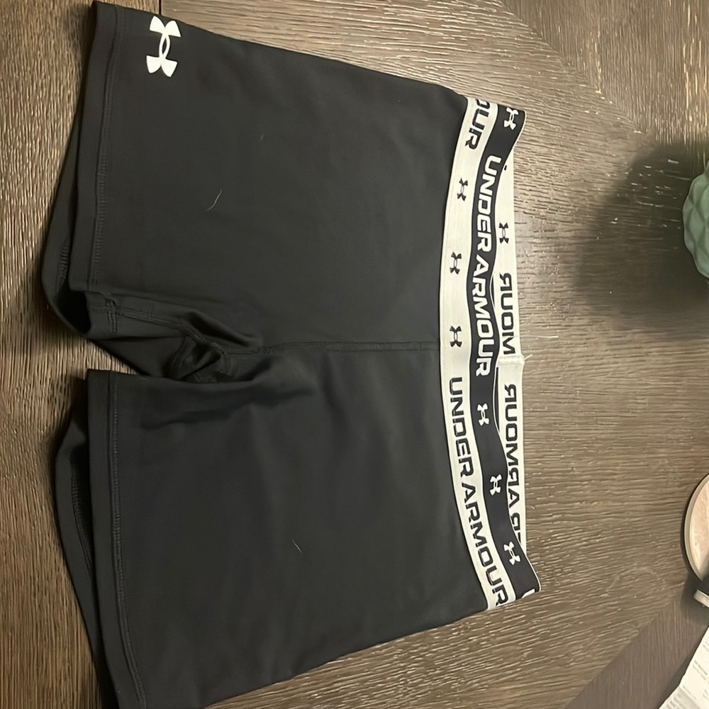 Never worn under armor tight fit shorts